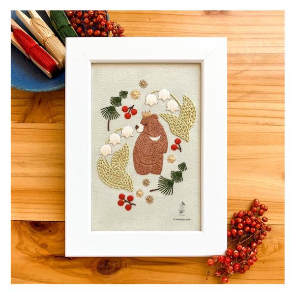 近藤朱さんの刺繍キット ＜どこかの森で＞クマとスズランの額装 15×10cm 図案印刷済み フレーム...