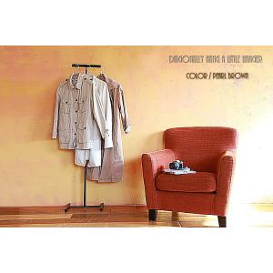 洋服をナナメ掛け出来るので壁から約30smで収納OK！！ 【 ナナメちょっと掛けハンガーハイ(H)タイプ】【特許権申請中，意匠権登録商品！！】｜shunou-up