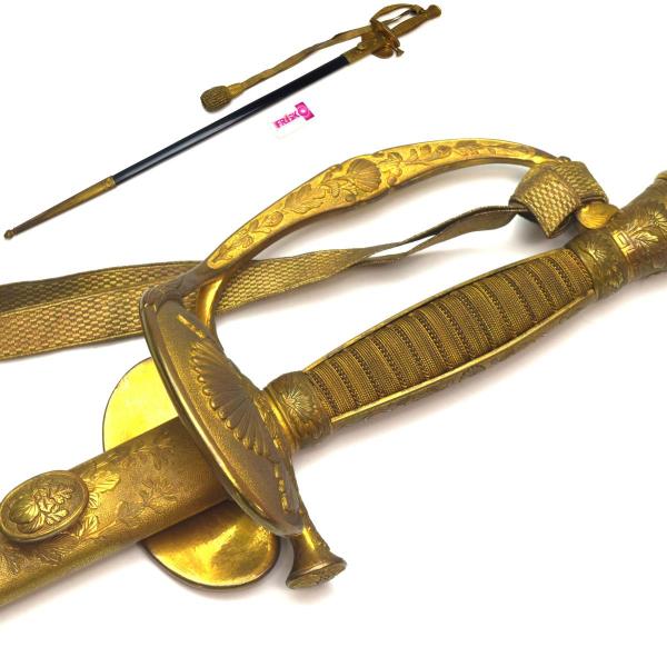 【趣楽】 希少　時代　日本軍　指揮刀　鍔片側開閉式　模造刀　全長８０，５ｃｍ　重量７０７ｇ　菊紋　桐...