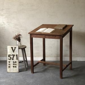 V-571≡W65×D53×H86 アンティークデスク チーク材のテーブル 古い木製メニュー台 イーゼル 学習机 製図机 店舗什器 stk｜shutoka