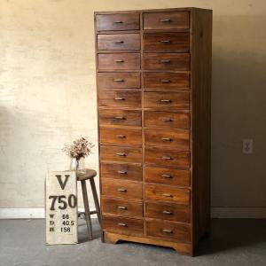 V-750∫W66×D40.5×H156 重厚な総チーク材のアンティークキャビネット 24杯の小引き出し チェスト 書類収納 A4 店舗什器 stk
