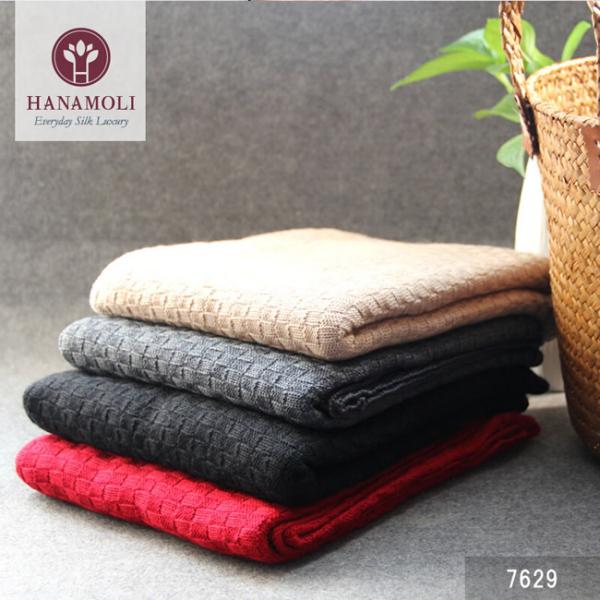 シルク80％ウール20％の柔らかな肌触りのストール ボリューム感もありひざ掛けにも 33％OFF