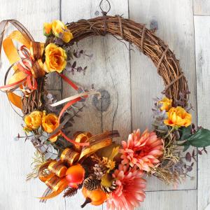 造花 オーキッドとコスモスなどの明るめのアレンジ こすもす 秋桜