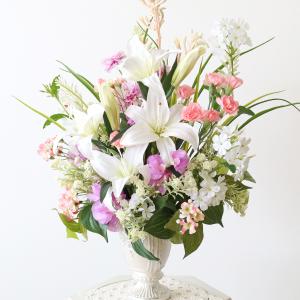 母の日 ギフト 造花 カーネーション カサブランカとデージーのクラシカルな豪華アレンジ 花 CT触媒 シルクフラワー 2026 早割 爆買