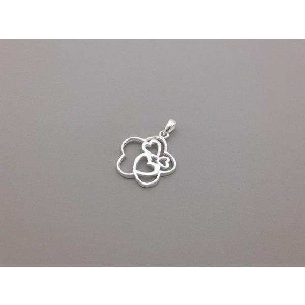 ペンダントトップ　シルバー925　シンプル　軽量　＜フラワーin３ハート＞