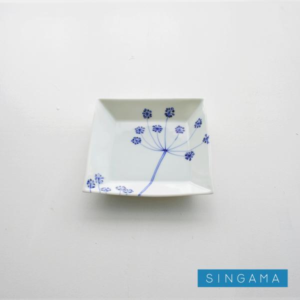 お皿　おしゃれな花柄の角皿　ブルー：15.5cmプレート皿　レースフラワー