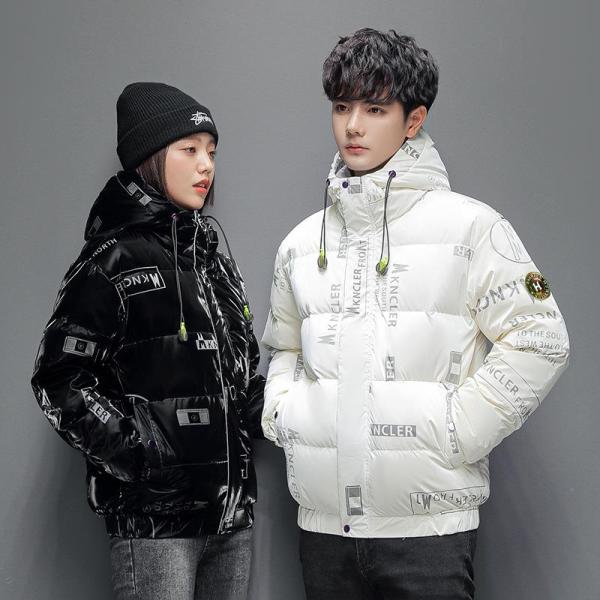 アウトドアで活躍する高機能なダウンジャケット ショート丈で動きやすい アクティブ プリント 総柄 ペ...