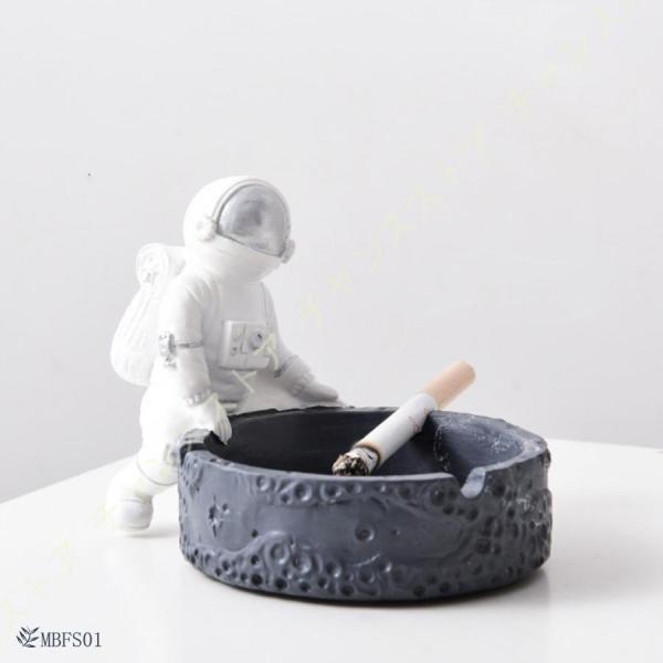 宇宙飛行士 灰皿 ポリレジン 静音 大容量 卓上 クリスタル 灰皿 洗いやすい 室内 屋外 兼用 イ...