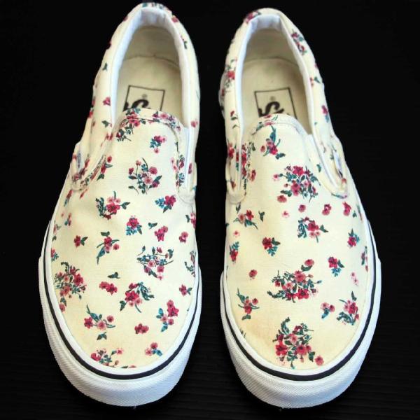 VANSバンズ 小花柄 総柄 スリッポン アイボリー 6.5/24.5cm★スニーカー US企画 フ...