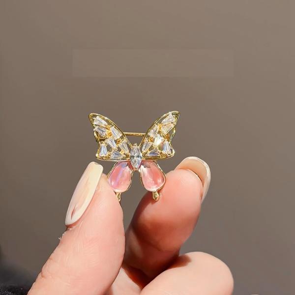 キラキラ高級感 ブローチ 蝶々ブローチ ファッション 可愛い 蝶ブローチ 大人 かわいい アクセサリ...