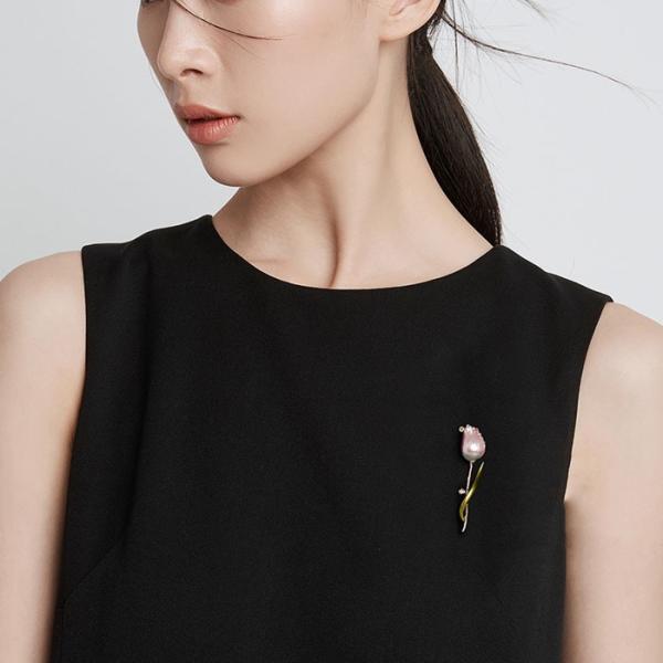 上品なチューリップ ブローチ ファッション 高品質可愛い 大人 かわいい アクセサリー 贈り物 レデ...