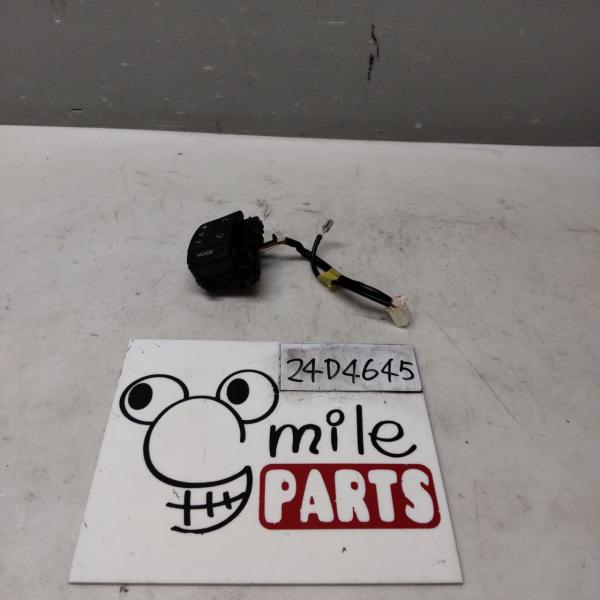 ＮＳＰ１２０／ＮＳＰ１２５　ラクティス　純正　ステアリングスイッチ　２Ｚ７−１２−３/２４Ｄ４６４５...