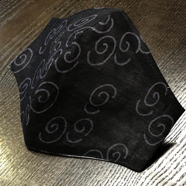 着物屋が作った和柄布マスク「うずまき」 綿麻浴衣地使用 「黒地」 おしゃれ 女性用男性用あり 洗える...