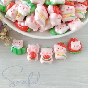 デコパーツ イチゴ&スイカ大好きブタさんたち いちご すいか ストロベリー こぶたちゃん 貼り付けパーツ 5個 D-0407