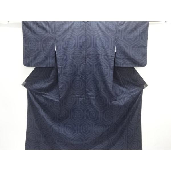 ys7591265; 宗sou 重要無形文化財　本場結城紬80亀甲　華紋織り出し着物【着】