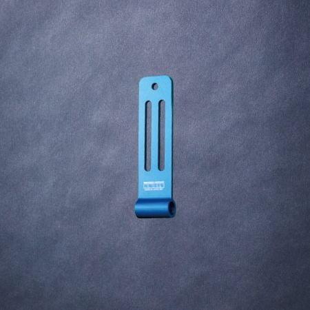 ニックス アルミ削り出しシングルベルトループ(一部削り出し) ブルー ALUZ-BL KNICKS