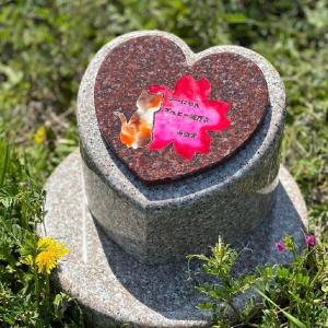 大切なペットちゃんの墓石 庭 屋外 自宅 お手元供養メモリアル