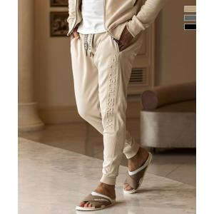 1PIU1UGUALE3 RELAX ウノピゥウノウグァーレトレ リラックス エンボスロゴスウェットジョガーパンツ セットアップ対応 メンズ ウェア ウノピュウ ウノピュー