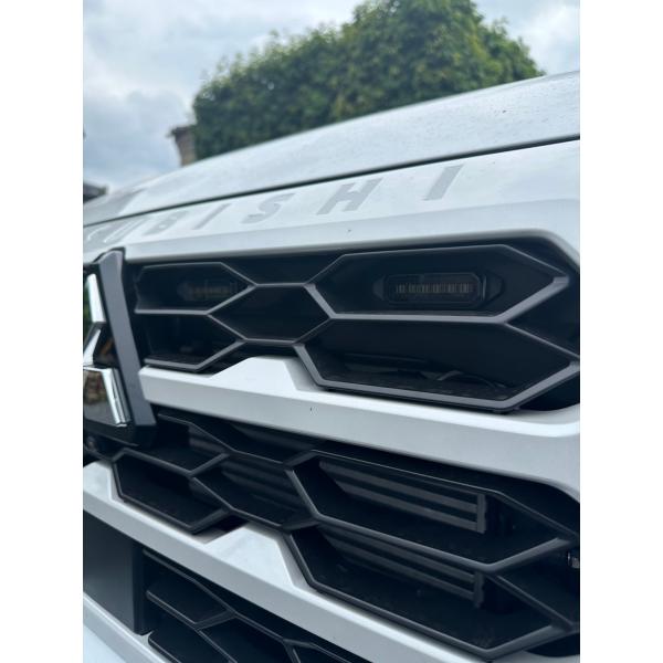 MITSUBISHI TRITON(LC2T)専用 三菱トライトンマルチカラーグリルマーカーキット