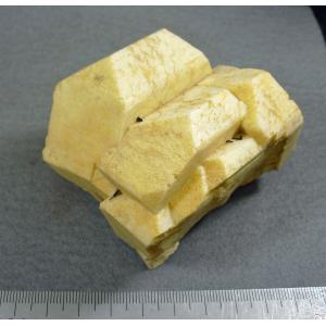 Potassium feldspar(カリ長石：マネバッハ式双晶)岐阜県蛭川田原6690