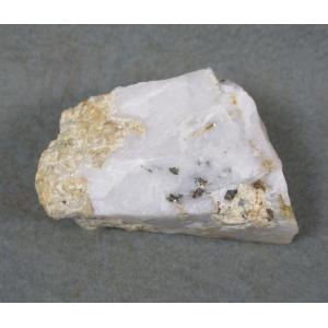 Potassium feldspar(カリ長石：マネバッハ式双晶)岐阜県蛭川田原6690