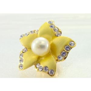 ツジモト真珠のピンブローチ　花　あこや本真珠　タックブローチ　　イエローフラワー