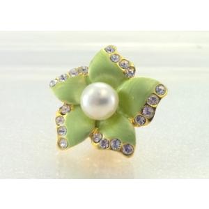 ツジモト真珠のピンブローチ　花　あこや本真珠　タックブローチ  グリーフラワー