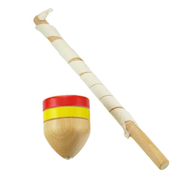 ひもでたたくようにして回転をかける伝統的なこま【叩き独楽】