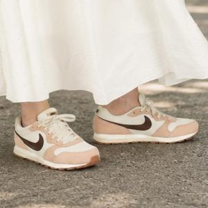ナイキ スニーカー レディース 靴 シューズ スポーツ 運動 ローカット カジュアル スポーツシューズ ファッション NIKE ウィメンズ MD ランナー 2 749869 112