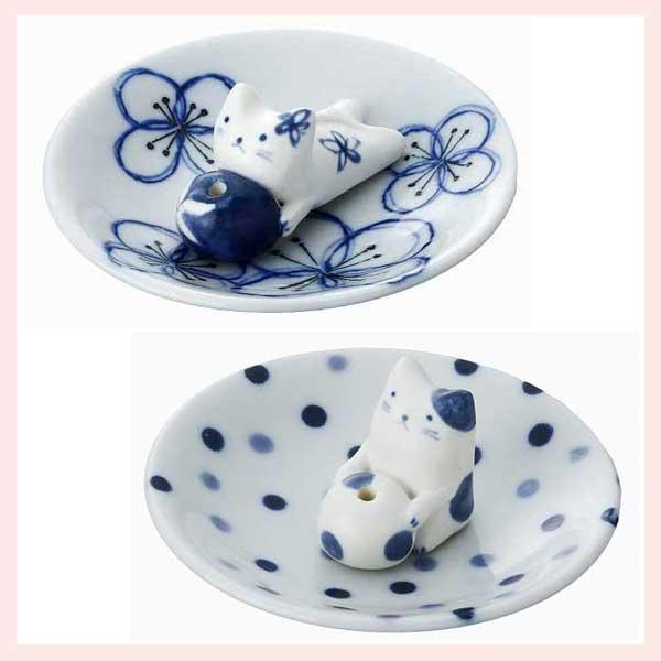 陶器製　染猫　香立て（高さ2.5cm／皿径10.0cm）／２種類