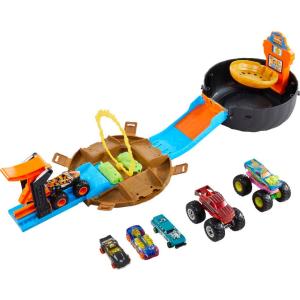 Hot Wheels ホットウィール Monster Trucks Stunt Tire Playset with 3 Toy Monster Tru