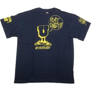 STUSSY ステューシー ×Undefeated PLAY DIRTY TEE NAVY Tシャツ 紺 Size 【L】 【新古品・未使用品】 20791941｜stay246