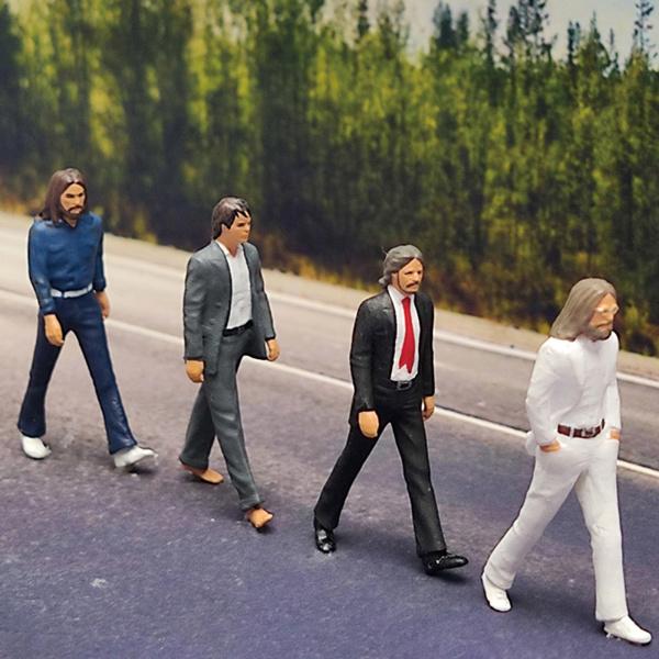 4x ミニ 1:64 ジオラマ クールマン フィギュア ストリート レールウェイ パーク デスク デ...