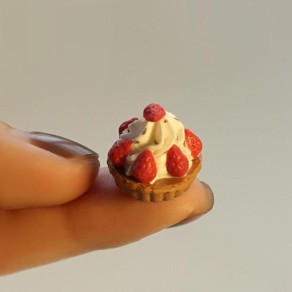 ドールハウスケーキミニチュアドールハウスアクセサリーデコレーションストロベリー