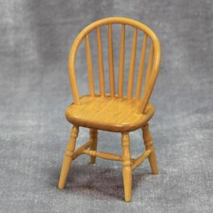 木製のドールハウスの椅子は、ライフシーンの小道具の子供のおもちゃのための遊びの装飾を装います｜stk-shop