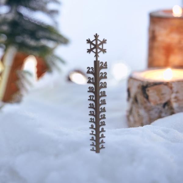 クリスマスの屋外の休日の雪の結晶のために手作りされた錬鉄製の積雪計の庭の装飾