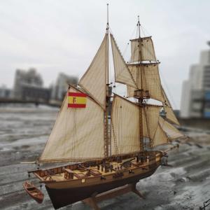 1/100th木製ボートモデルキット帆船帆船自宅のデスクトップの装飾400x150x300mm