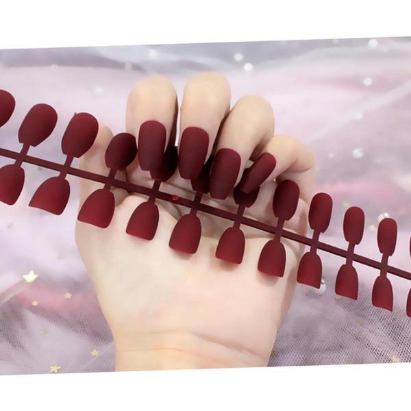 24個のDIYチャームフルアートナチュラルマットネイルのヒントネイルアートライトレッドのパッチを押す