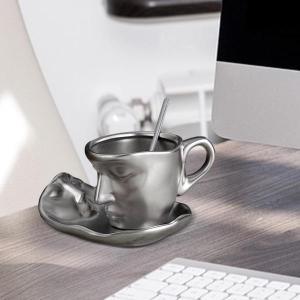 コーヒーカップ ソーサーとスプーン付き ティーカップ ラブキスマグ 260ml 抽象アート モダン ノベルティ カプチーノカップ キッチン オフィス用