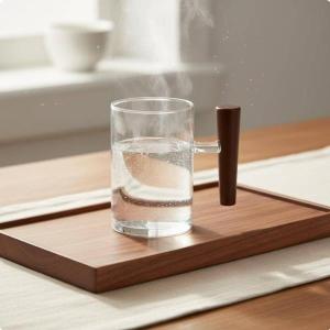耐熱容器 ティーマグ 透明グラス ガラスマグ コーヒーマグ カップ 木製取っ手 断熱持ち手 熱湯淹れ可 アイス対応 上品佇まい 手入れ容易 自宅カウンターに適用