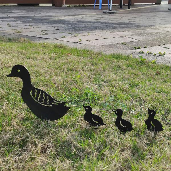 4個金属アヒル装飾.アヒルの家族庭アート庭の杭芝生床の装飾装飾.中空アウト動物ための装飾形状屋外芝生...