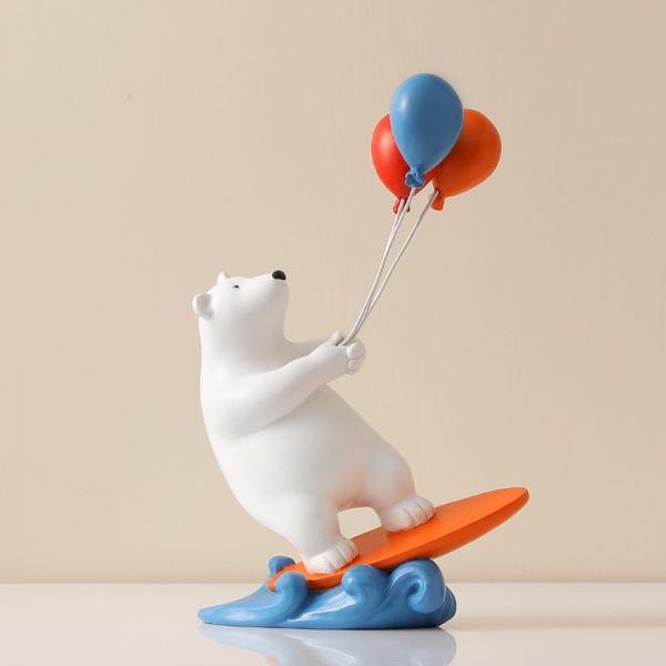サーフィンクマの像かわいいクマが風船を持っている小さな置物家の棚の装飾素朴な自然愛好家のギフト