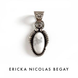 ERICKA NICOLAS BEGAY エリッカ ニコラス ビゲイ ホワイト ターコイズ ペンダントトップ ナバホ メンズ レディース ブランド｜storesparkle