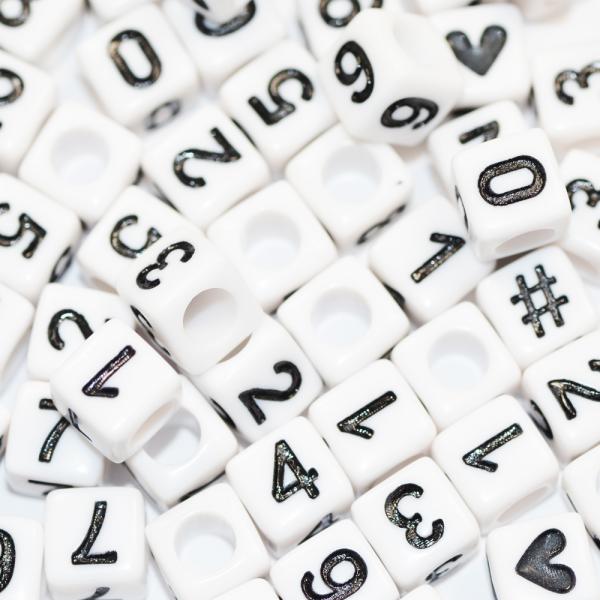 レタービーズ 数字 ハート シャープ 白地 黒文字 ６ｍｍキューブ プラビーズ ２０グラム入りミック...