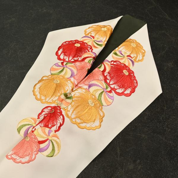 91NK35300【在庫処分品】【少々難有り】半襟/刺繍半衿/Silelly/シルエリー/手毬/刺繍...