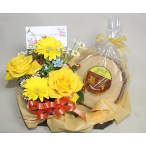 生花アレンジと長崎バウムクーヘン チョコウェハ...の詳細画像2