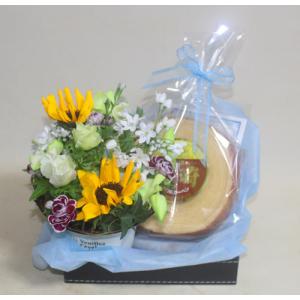 生花アレンジと長崎バウムクーヘン チョコウェハ...の詳細画像1