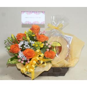 生花アレンジと長崎バウムクーヘン チョコウェハ...の詳細画像5