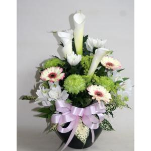 モダンなお供え アレンジ　お供え　カラー