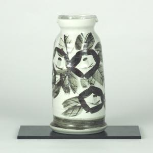 日本の伝統工芸品【九谷焼】 7号花瓶 【限定品】染付連山 ys633